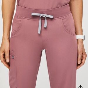 FIGS scrubs kade cargo pants size S mauve